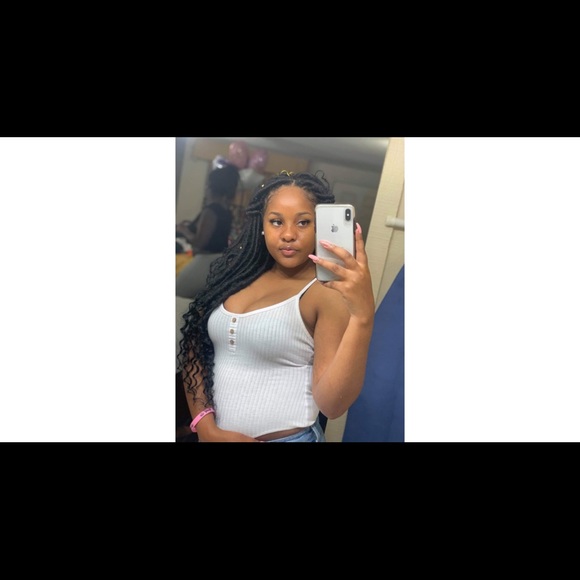 Meet your Posher, Shania - Picture 1 of 1